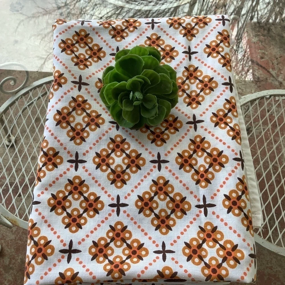 Vintage Tablecloth Linen Tablescapes
